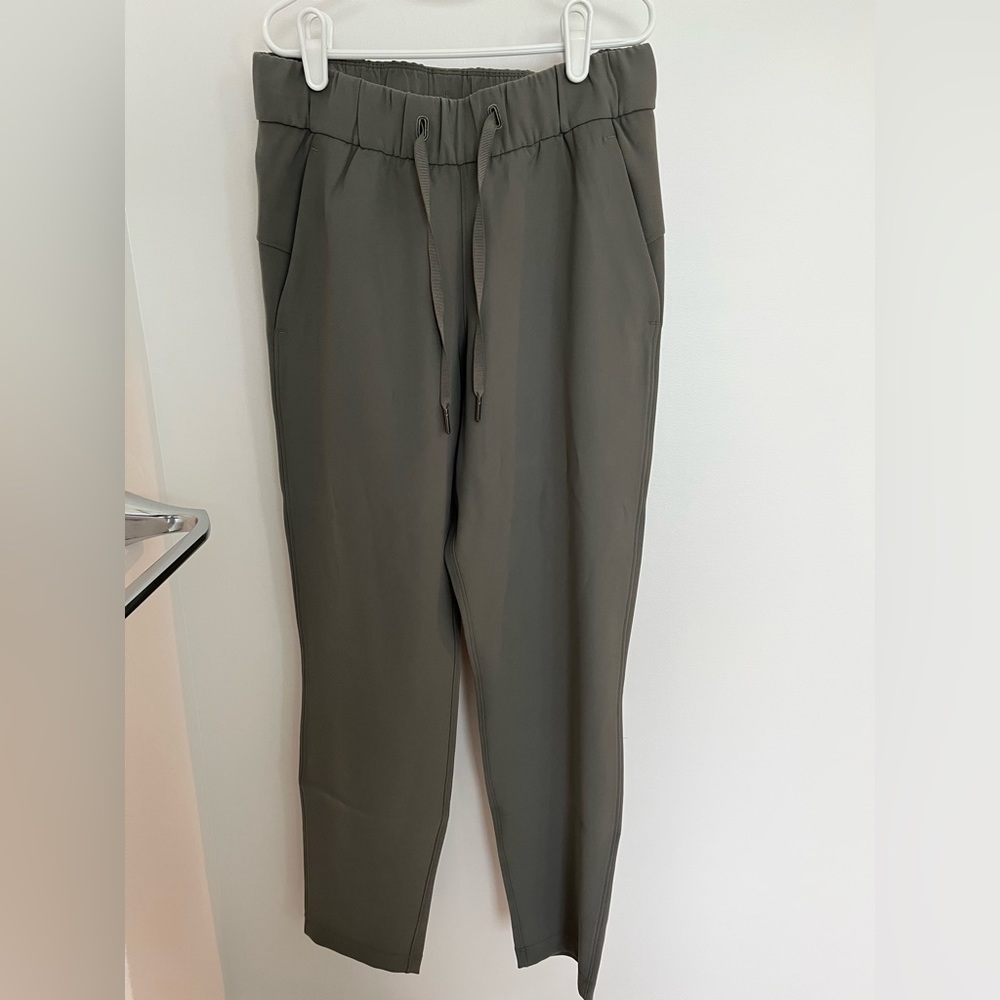 Women’s Lululemon On The Fly crop pant